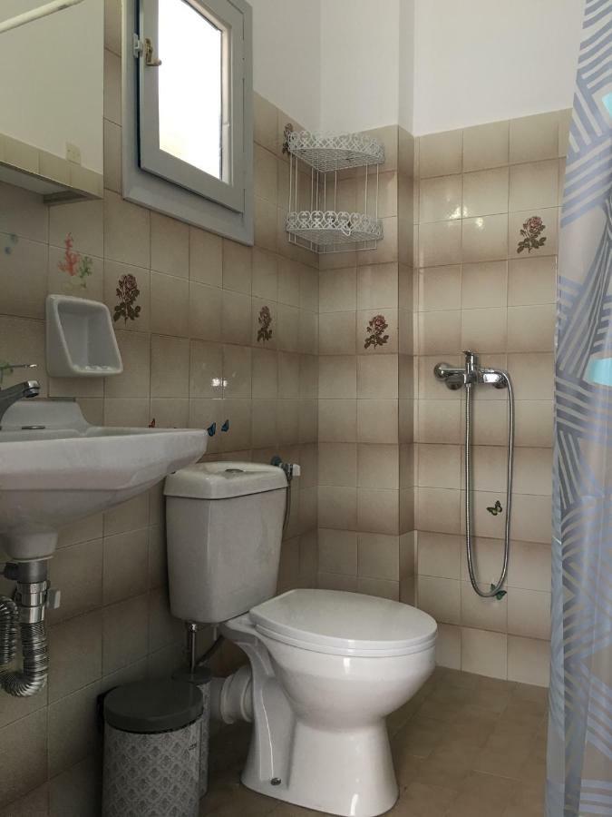 Lalos Rooms Parikia  Ngoại thất bức ảnh