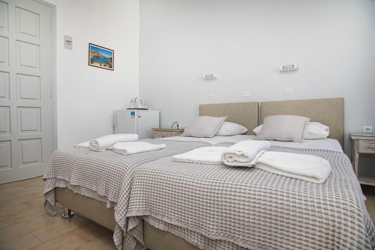 Lalos Rooms Parikia  Ngoại thất bức ảnh